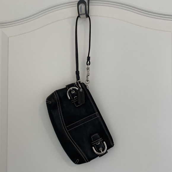 Coach wristlet. - Picture 3 of 4